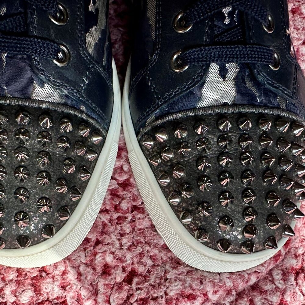 Christian Louboutin Louis Junior Spikes Sneakers Navy Camo & Silver Stud S 40.50 - Picture 2 of 5